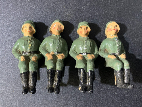 Figurine pilota seduto - 4x,